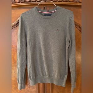 Mens Tommy Hilfiger Grey sweater. Size Medium.